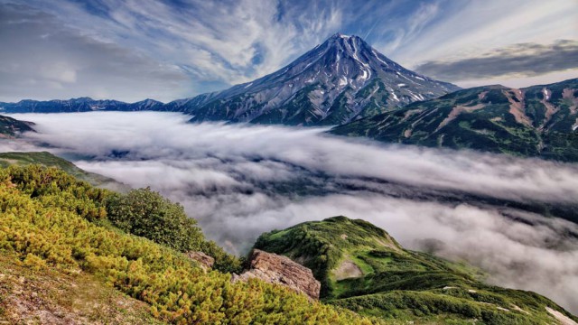 אחד ממאות הרי הגעש בחצי האי קמצ'טקה, מזרח רוסיה