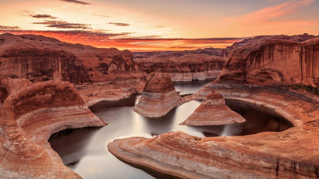 זריחה מעל אגם פאוול, בין יוטה לאריזונה, ארה"ב